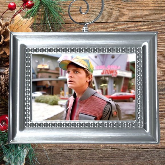 Back‎ To The Future Retro Nostalgic Movie Memorabilia Christmas Tree Ornament - Picture 1 of 4